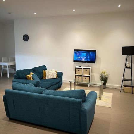 Maplewood Luxurious One-Bed Flat With Free Parking Hotel St Albans ภายนอก รูปภาพ